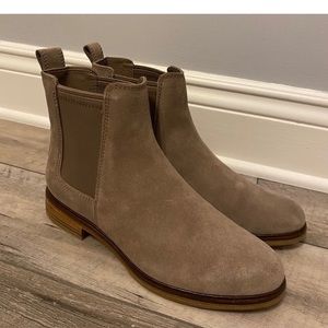 Clarks dale Arlo suede boots size 10